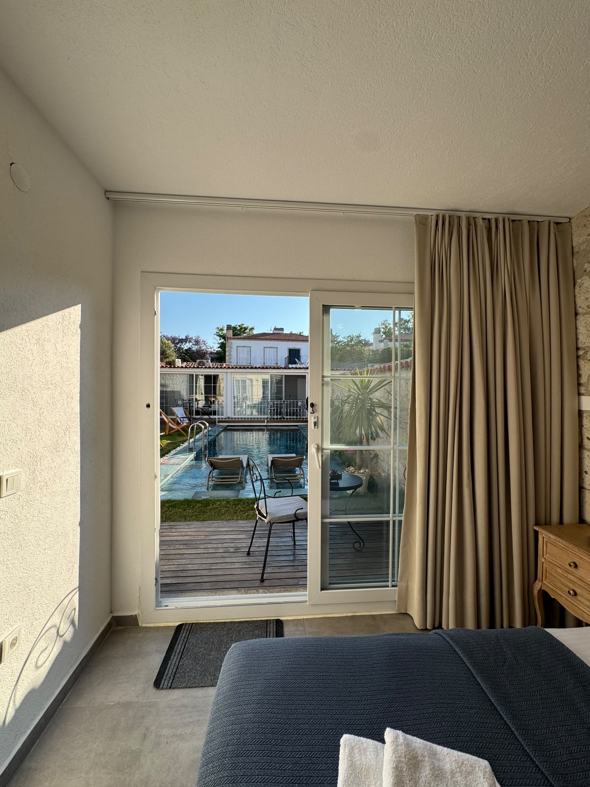 Deluxe Oda, Havuz Manzaralı, 1. Kat - Noesta Alaçatı Pansiyon oda fotoğrafı 2