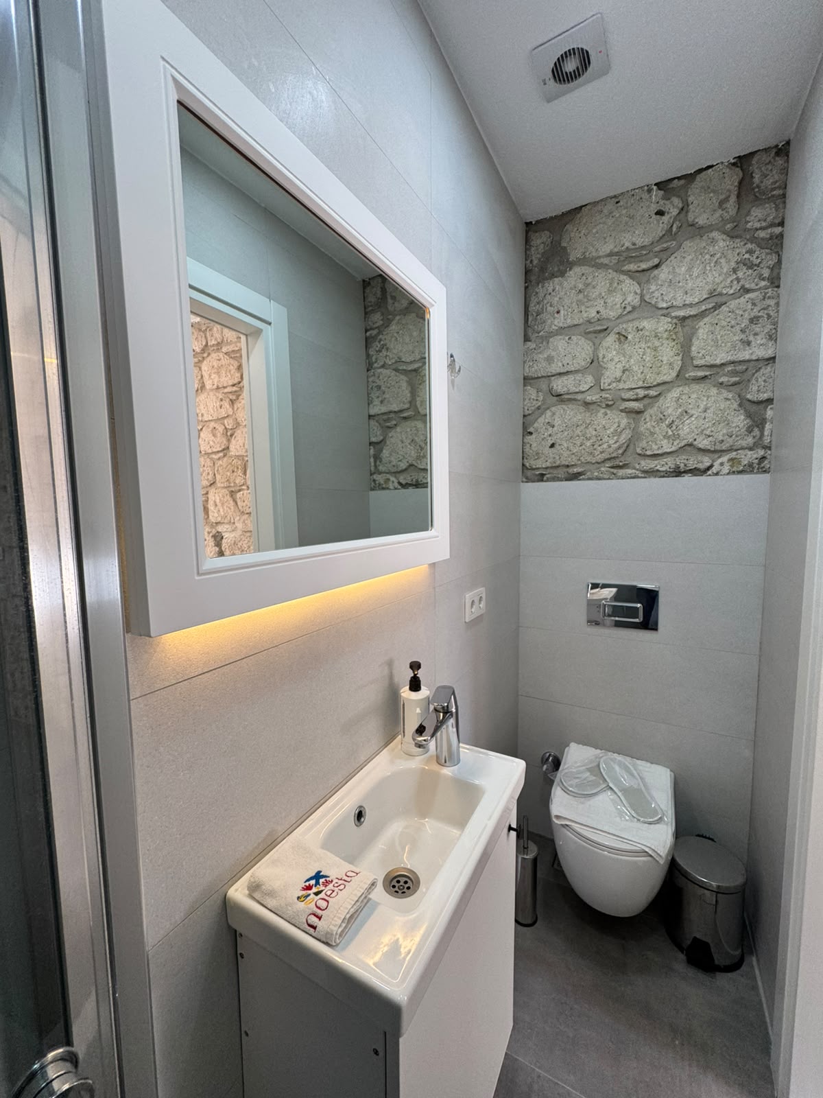 Deluxe Balkonlu Suit, Havuz Manzaralı, 2. Kat - Noesta Alaçatı Pansiyon oda fotoğrafı 2