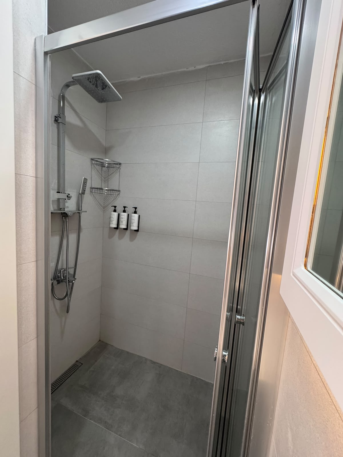 Deluxe Balkonlu Suit, Havuz Manzaralı, 2. Kat - Noesta Alaçatı Pansiyon oda fotoğrafı 3