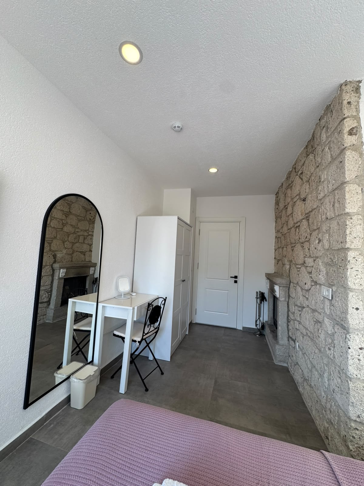 Deluxe Balkonlu Suit, Havuz Manzaralı, 2. Kat - Noesta Alaçatı Pansiyon oda fotoğrafı 4